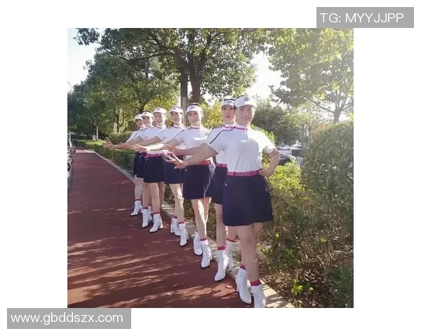 恩施女儿会足球明星赛点燃青春激情展现女性风采与团队精神 恩施女儿会足球明星赛点燃青春激情展现女性风采与团队精神