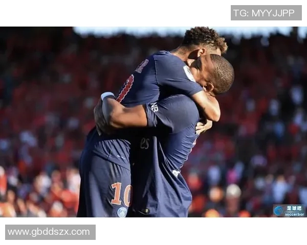 德国球迷对足球明星的热爱与追捧现象分析